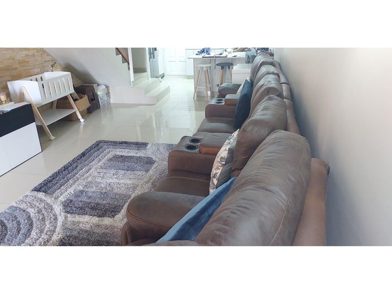 Masterfully Renovated Complex In Morningside - Photo 2
