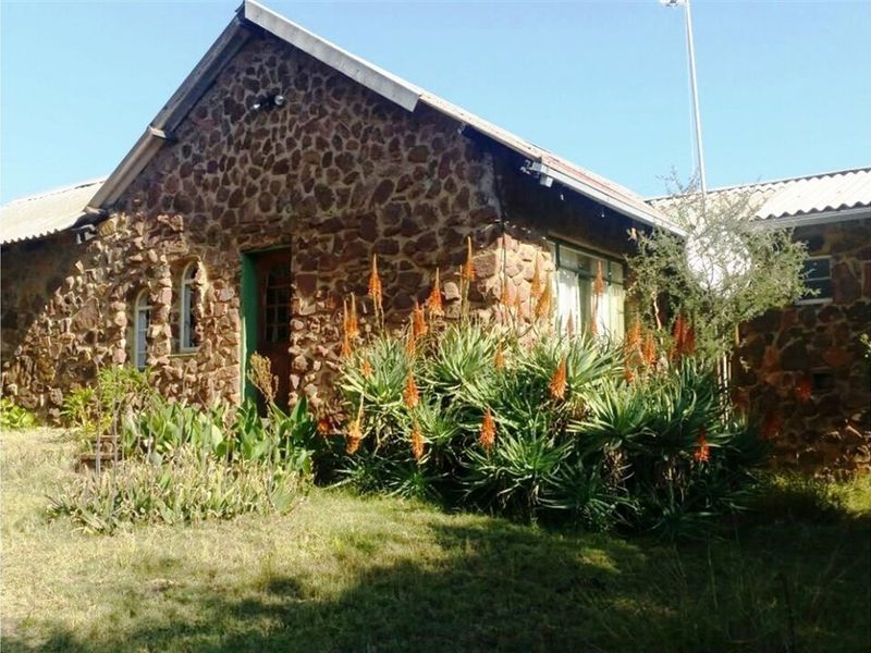 Rustic 74 ha Cattle Farm with 4 Houses, Cullinan - Photo 2