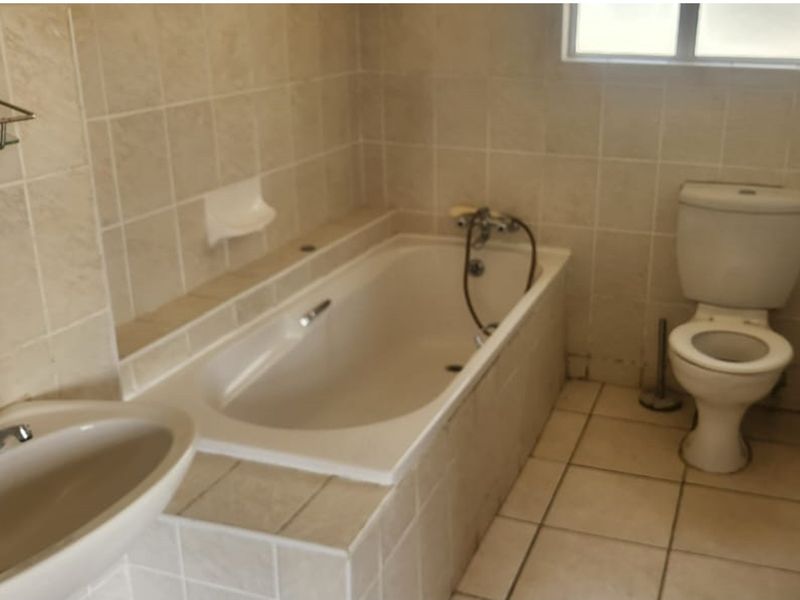 Spacious 4-bed, 3-bath home with modern kitchen, built-in braai and a lush child-friendly garden! - Photo 8