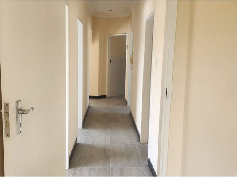 Spacious 4-bed, 3-bath home with modern kitchen, built-in braai and a lush child-friendly garden! - Photo 7