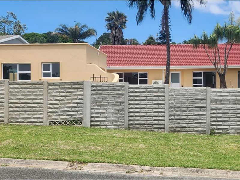 Spacious 4-bed, 3-bath home with modern kitchen, built-in braai and a lush child-friendly garden! - Photo 4