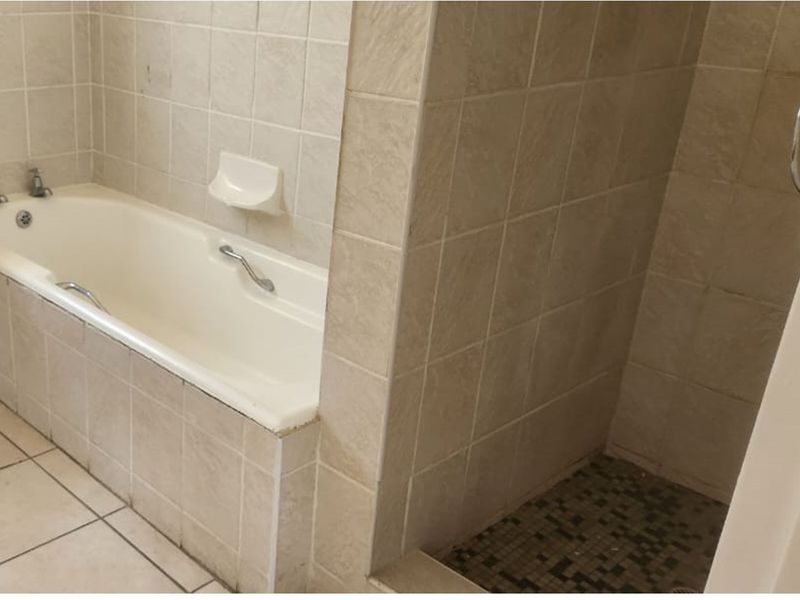 Spacious 4-bed, 3-bath home with modern kitchen, built-in braai and a lush child-friendly garden! - Photo 10