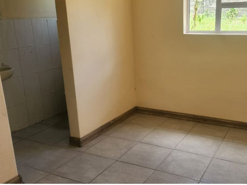 Spacious 4-bed, 3-bath home with modern kitchen, built-in braai and a lush child-friendly garden! - Photo 9