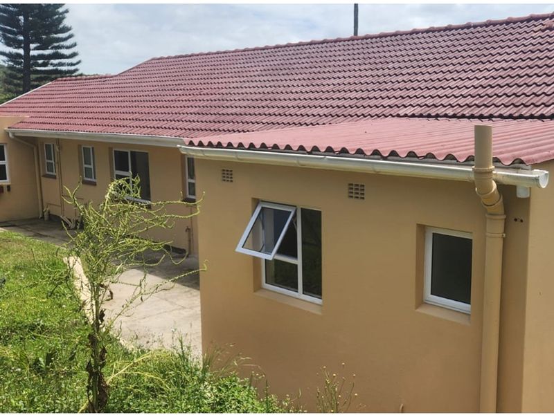 Spacious 4-bed, 3-bath home with modern kitchen, built-in braai and a lush child-friendly garden! - Photo 3