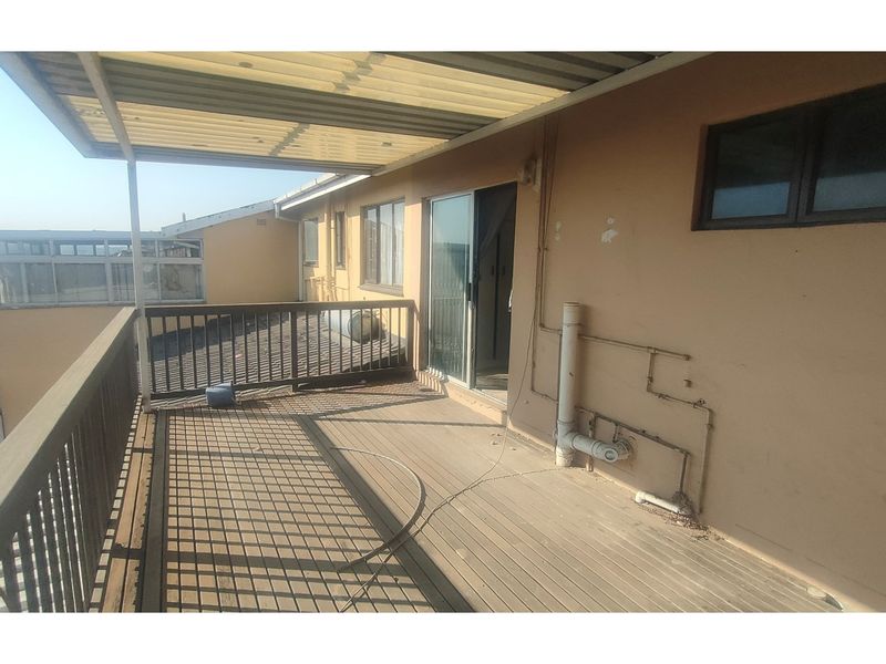 "3 Bed House in boom-gated area - Offers welcome" - Photo 2