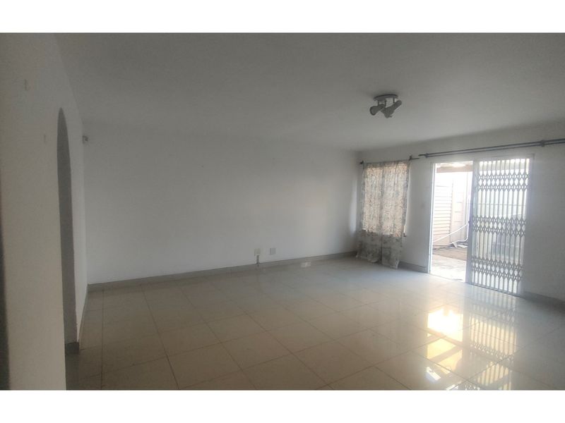 "3 Bed House in boom-gated area - Offers welcome" - Photo 5