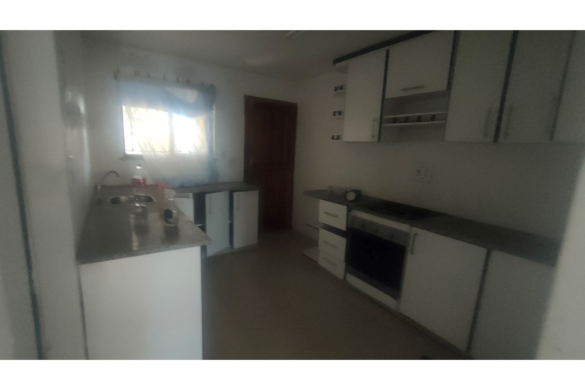 "3 Bed House in boom-gated area - Offers welcome" - Photo 4