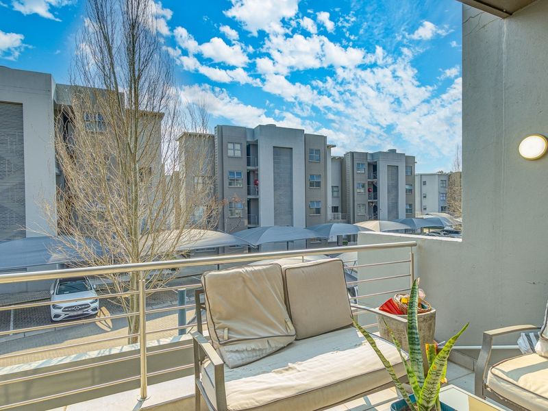 Modern 2-Bed 2-Bath 2-Parkings Apartment in Broadacres For Sale - Photo 6