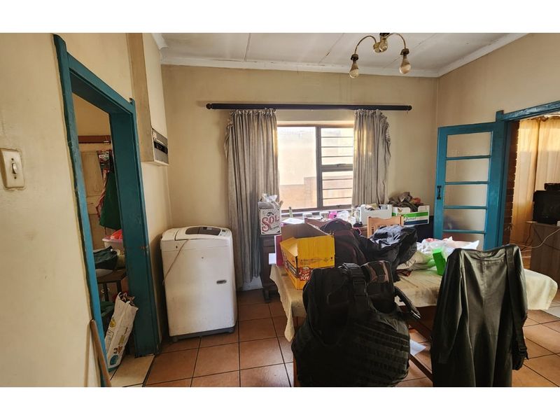 Brakpan Central **R780 000** 3 bedroom 1 bathroom house for SALE - Photo 10