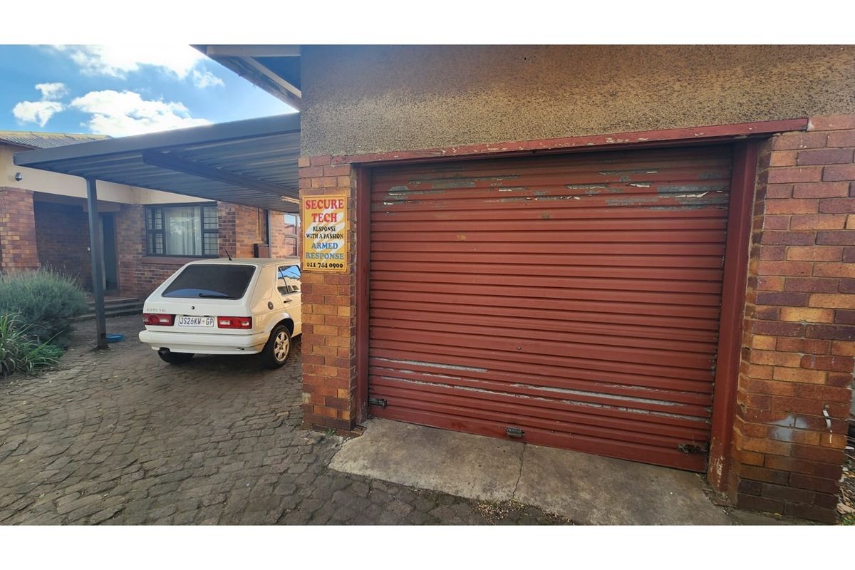 Brakpan Central **R780 000** 3 bedroom 1 bathroom house for SALE - Photo 5