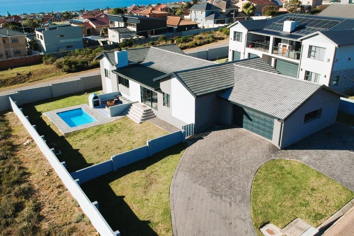 Modern Coastal Luxury in Secure Blue Waters Estate - 3-Bedroom Home, Jeffreys Bay - Photo 2