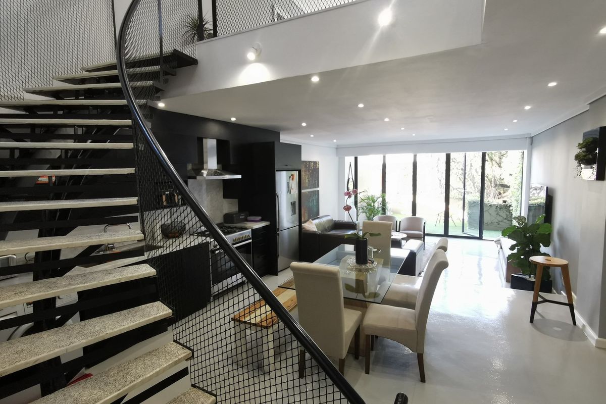 Designer 2 Bedroom Apartment for Luxury Living - Photo 2