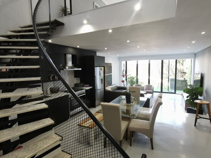 Designer 2 Bedroom Apartment for Luxury Living - Photo 2