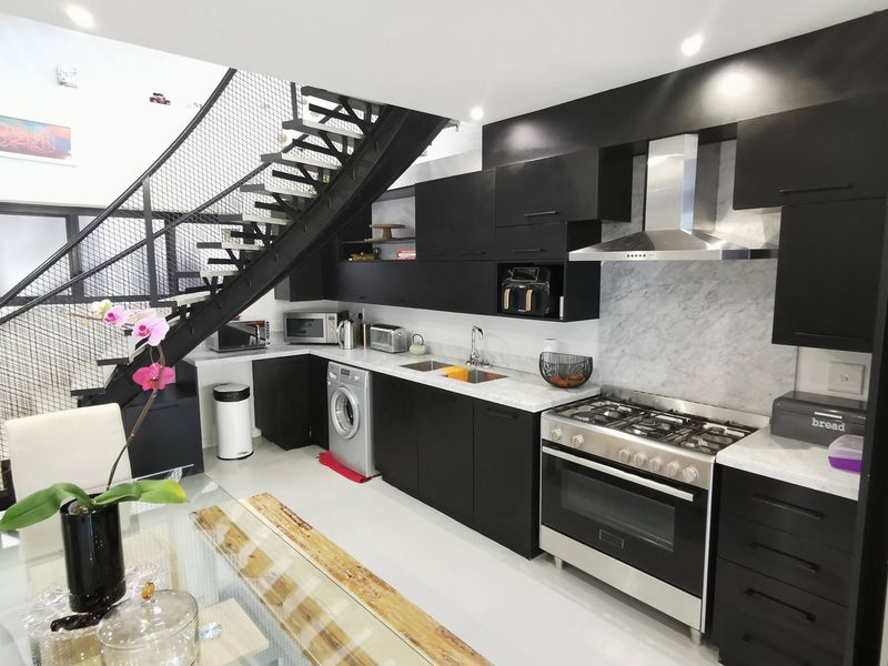 Designer 2 Bedroom Apartment for Luxury Living - Photo 8