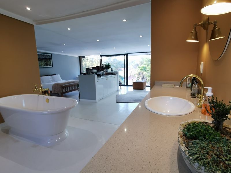 Designer 2 Bedroom Apartment for Luxury Living - Photo 7