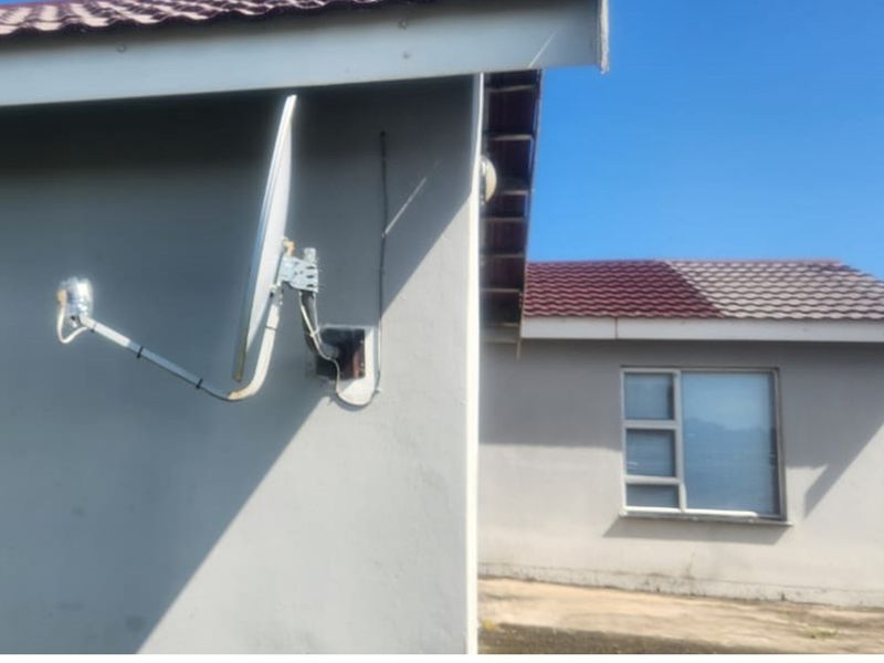 Encompassing 3 Bedroom and 2 bathroom house in Amalinda East London - Photo 3