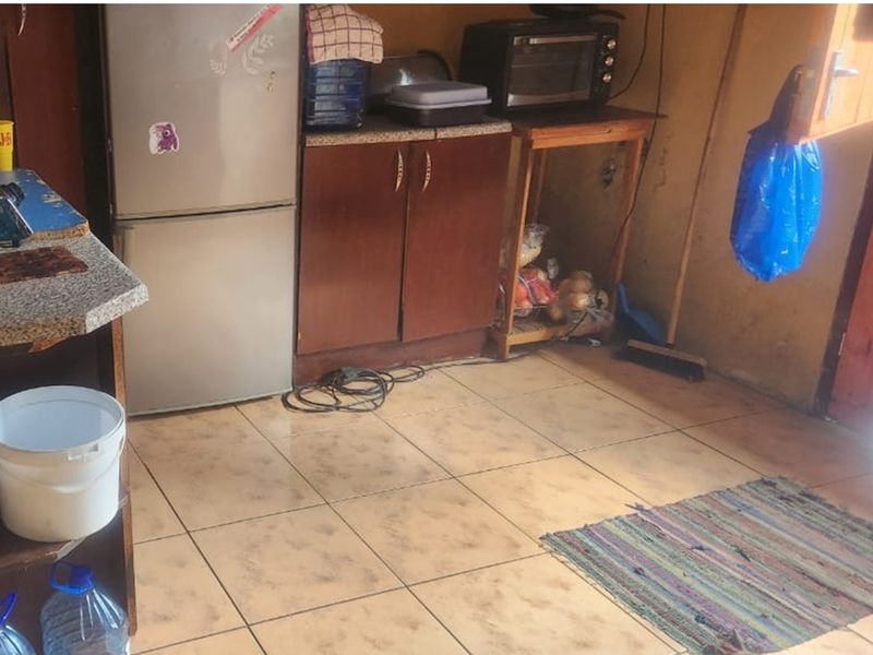 Encompassing 3 Bedroom and 2 bathroom house in Amalinda East London - Photo 5