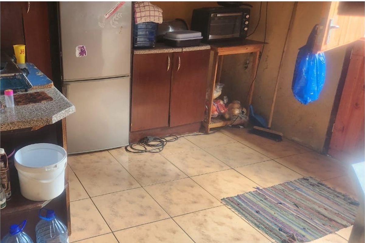 Encompassing 3 Bedroom and 2 bathroom house in Amalinda East London - Photo 5