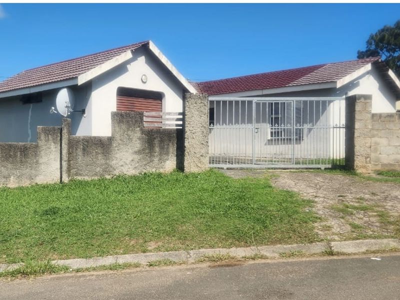 Encompassing 3 Bedroom and 2 bathroom house in Amalinda East London - Photo 2