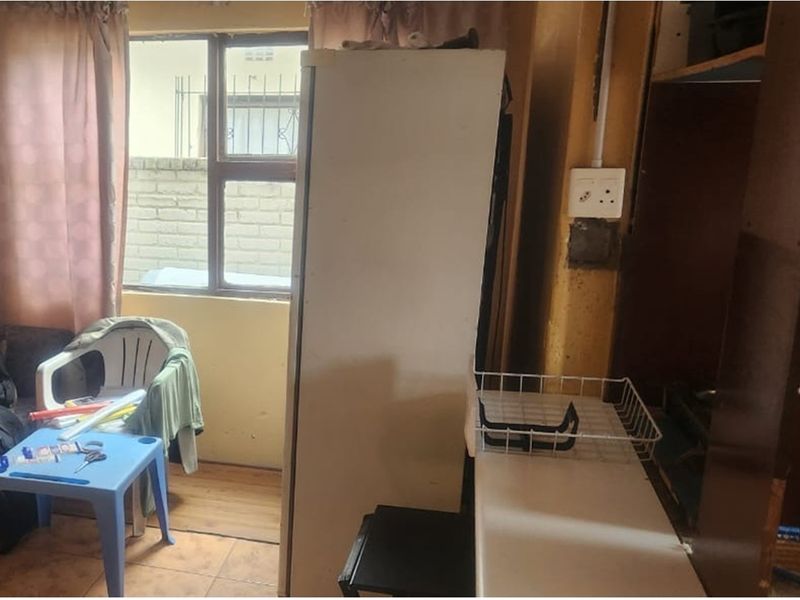 Encompassing 3 Bedroom and 2 bathroom house in Amalinda East London - Photo 4