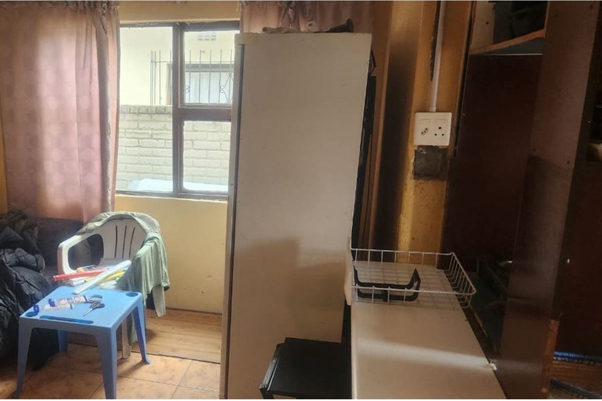 Encompassing 3 Bedroom and 2 bathroom house in Amalinda East London - Photo 4