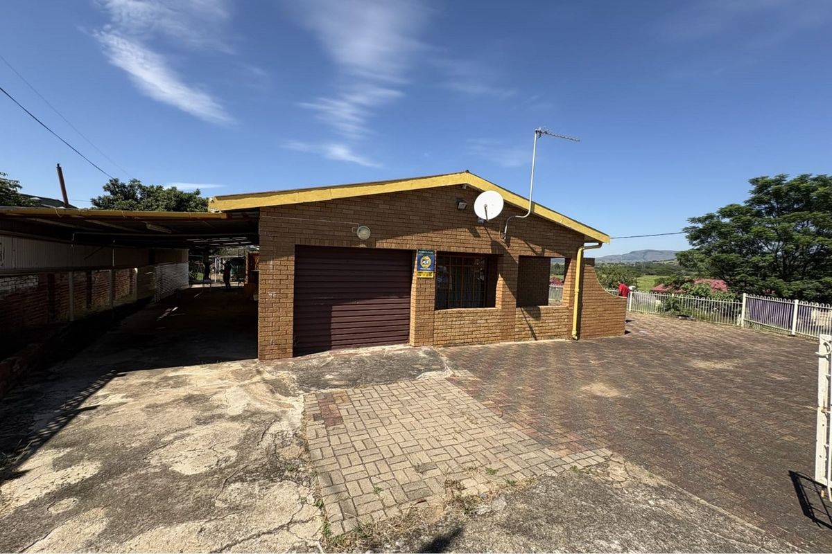 Spacious Furnished 4-Bedroom Home in Glencoe, KZN! - Photo 5