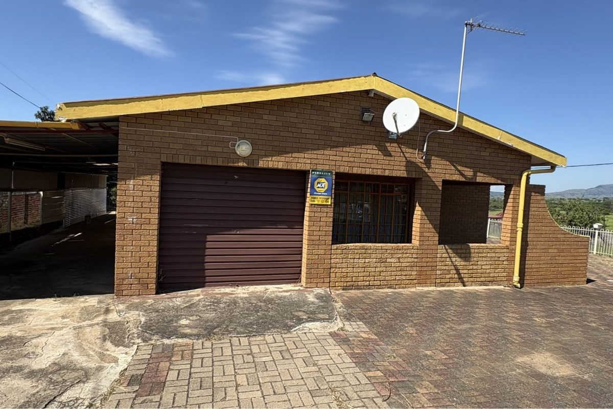 Spacious Furnished 4-Bedroom Home in Glencoe, KZN! - Photo 4