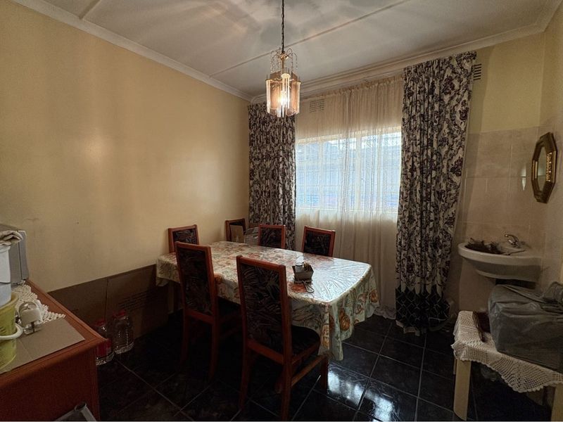 Spacious Furnished 4-Bedroom Home in Glencoe, KZN! - Photo 10