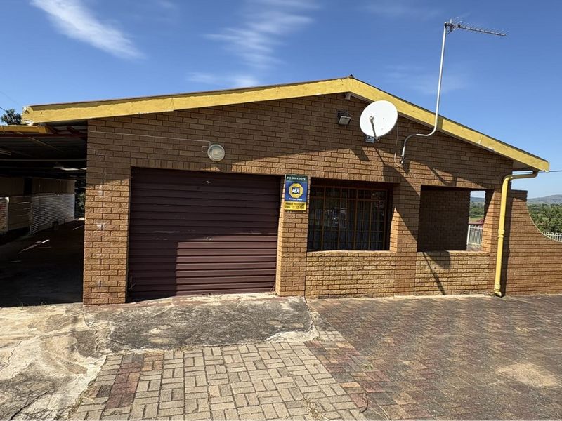 Spacious Furnished 4-Bedroom Home in Glencoe, KZN! - Photo 4