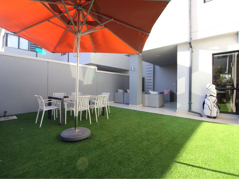 Stunning Modern 4Bedroom Home in Broadacres - Photo 3