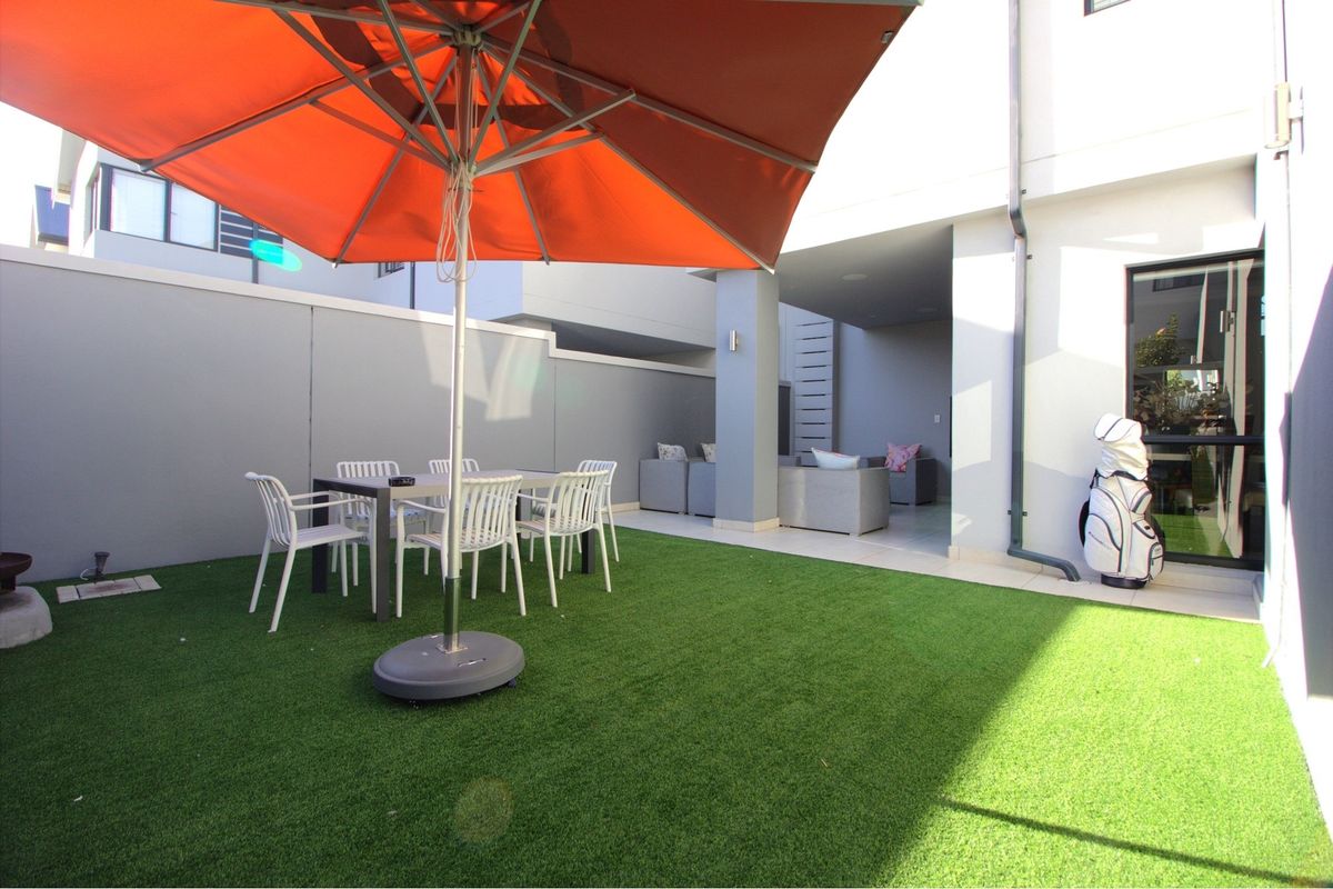 Stunning Modern 4Bedroom Home in Broadacres - Photo 3