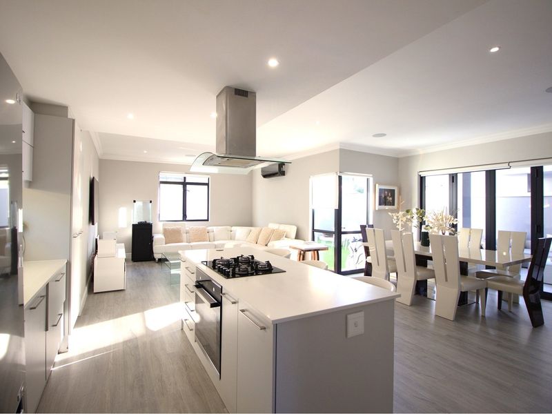 Stunning Modern 4Bedroom Home in Broadacres - Photo 10