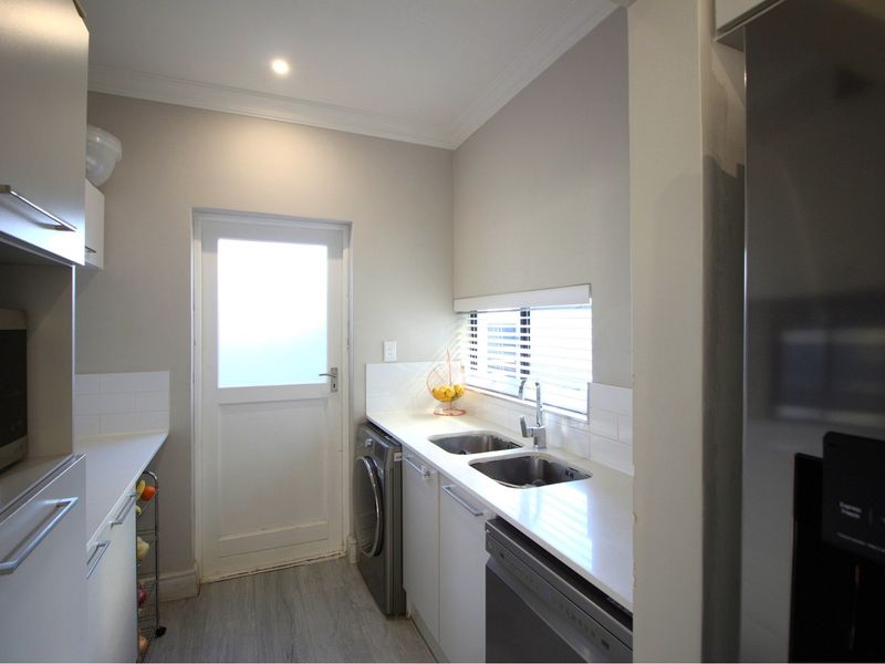 Stunning Modern 4Bedroom Home in Broadacres - Photo 8