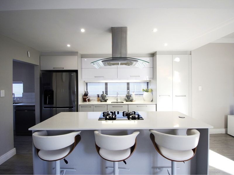 Stunning Modern 4Bedroom Home in Broadacres - Photo 4