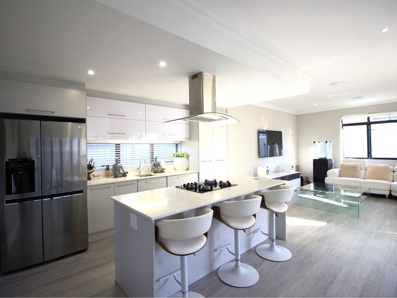 Stunning Modern 4Bedroom Home in Broadacres - Photo 5