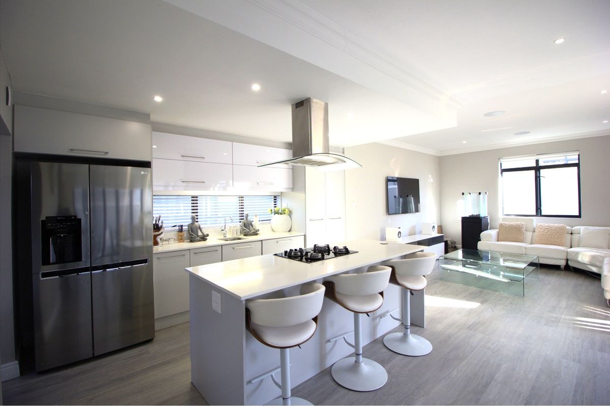 Stunning Modern 4Bedroom Home in Broadacres - Photo 5