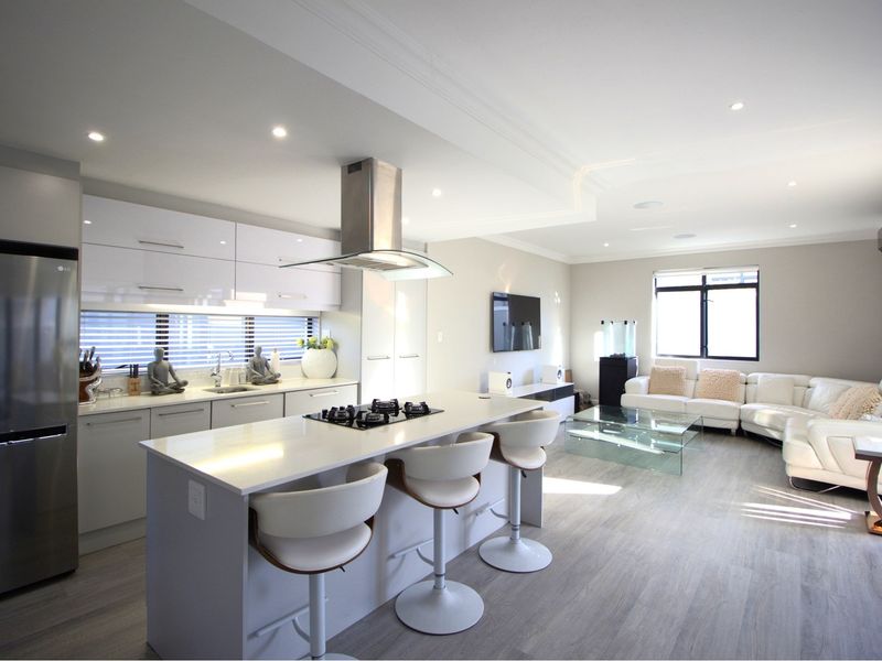 Stunning Modern 4Bedroom Home in Broadacres - Photo 6