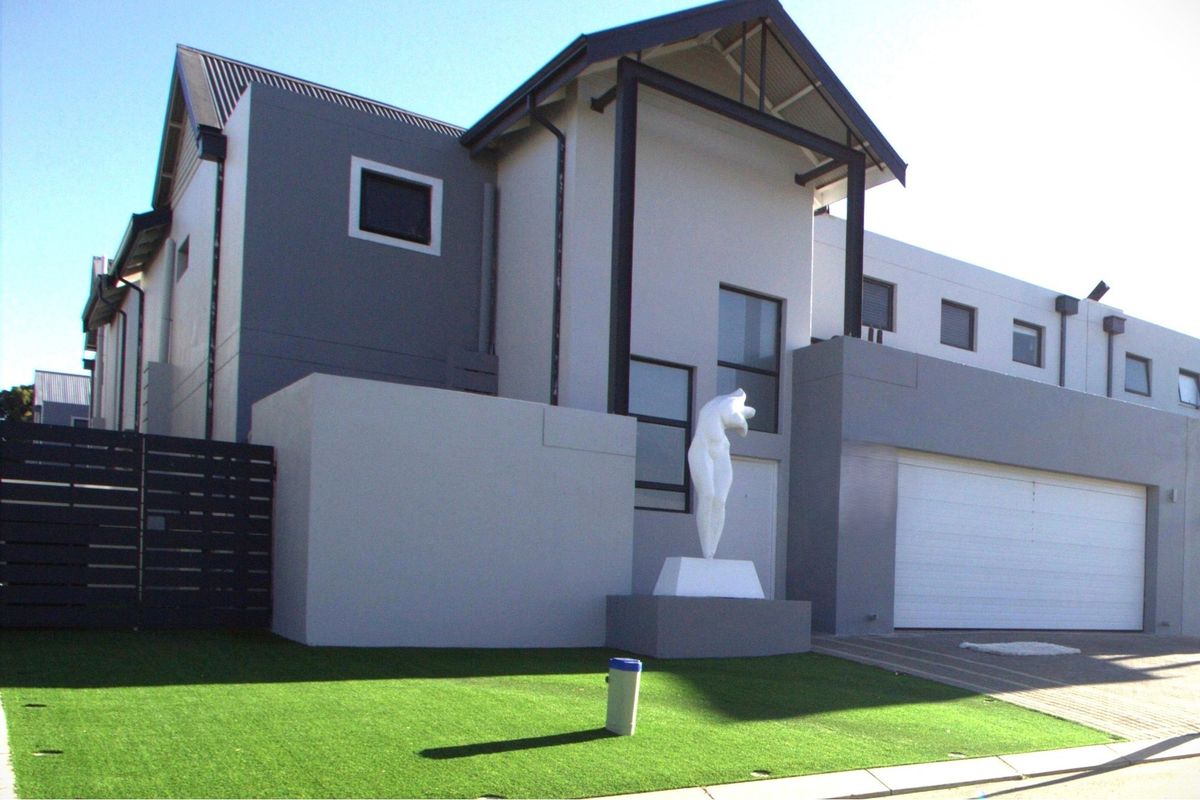 Stunning Modern 4Bedroom Home in Broadacres - Photo 2