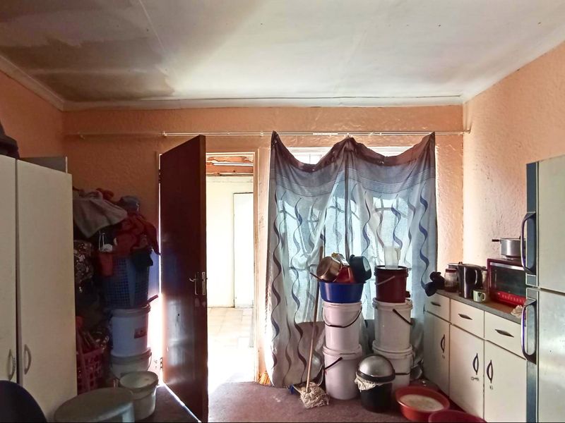 Charming Kenilworth Home - Your Dream Awaits! - Photo 9