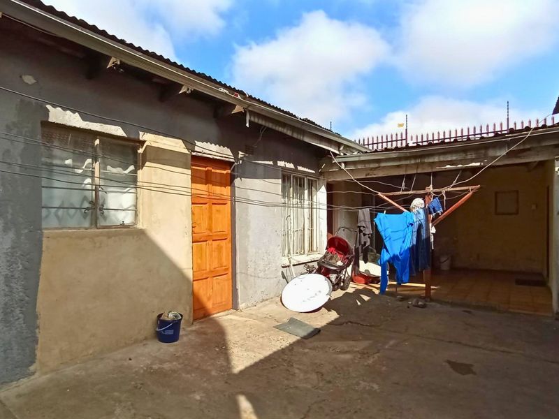 Charming Kenilworth Home - Your Dream Awaits! - Photo 3