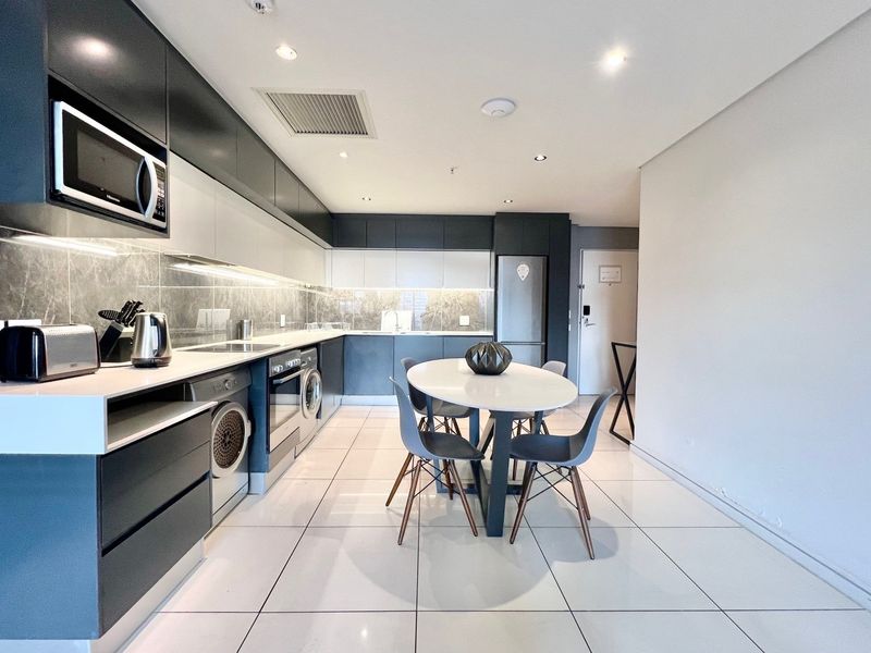 Luxury Fully Furnished 2-Bedroom Apartment in Prime Location - Photo 1