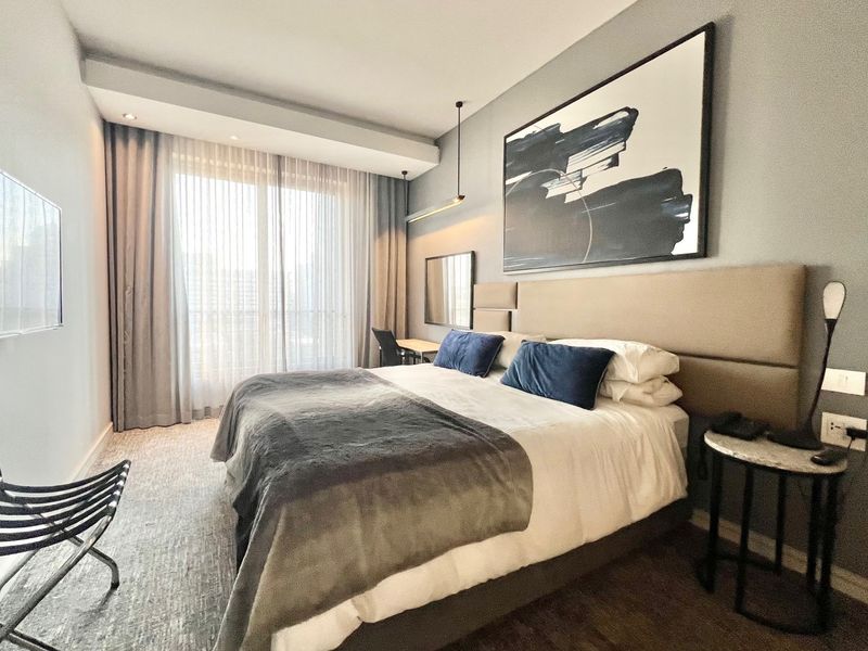 Luxury Fully Furnished 2-Bedroom Apartment in Prime Location - Photo 9
