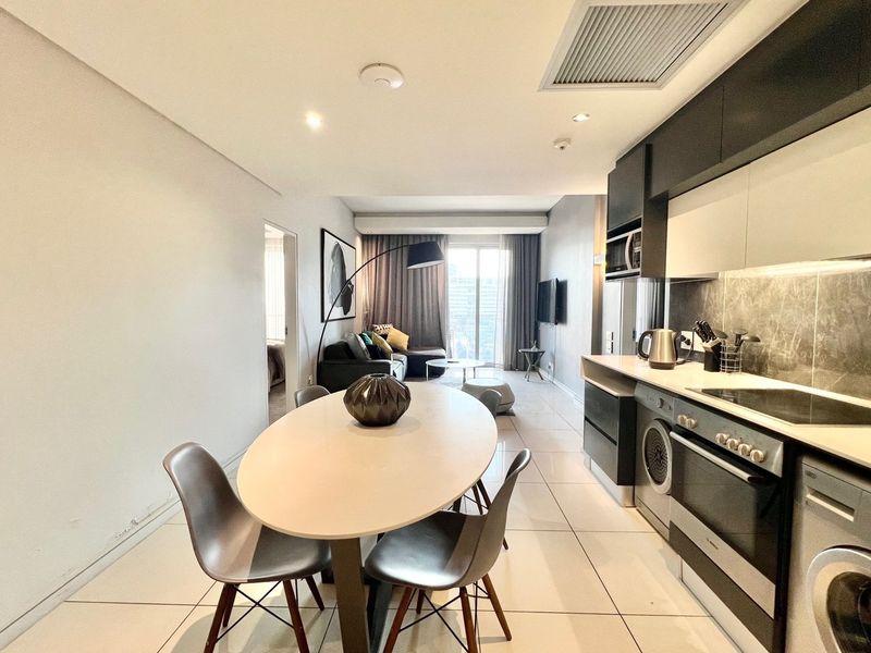 Luxury Fully Furnished 2-Bedroom Apartment in Prime Location - Photo 4
