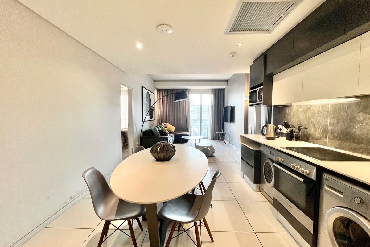 Luxury Fully Furnished 2-Bedroom Apartment in Prime Location - Photo 4