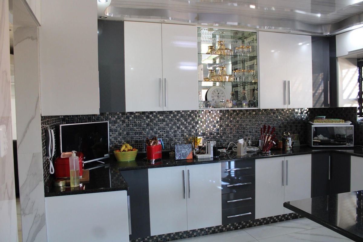 Endearing Elegance With Law Maintenance Appeal - Photo 5