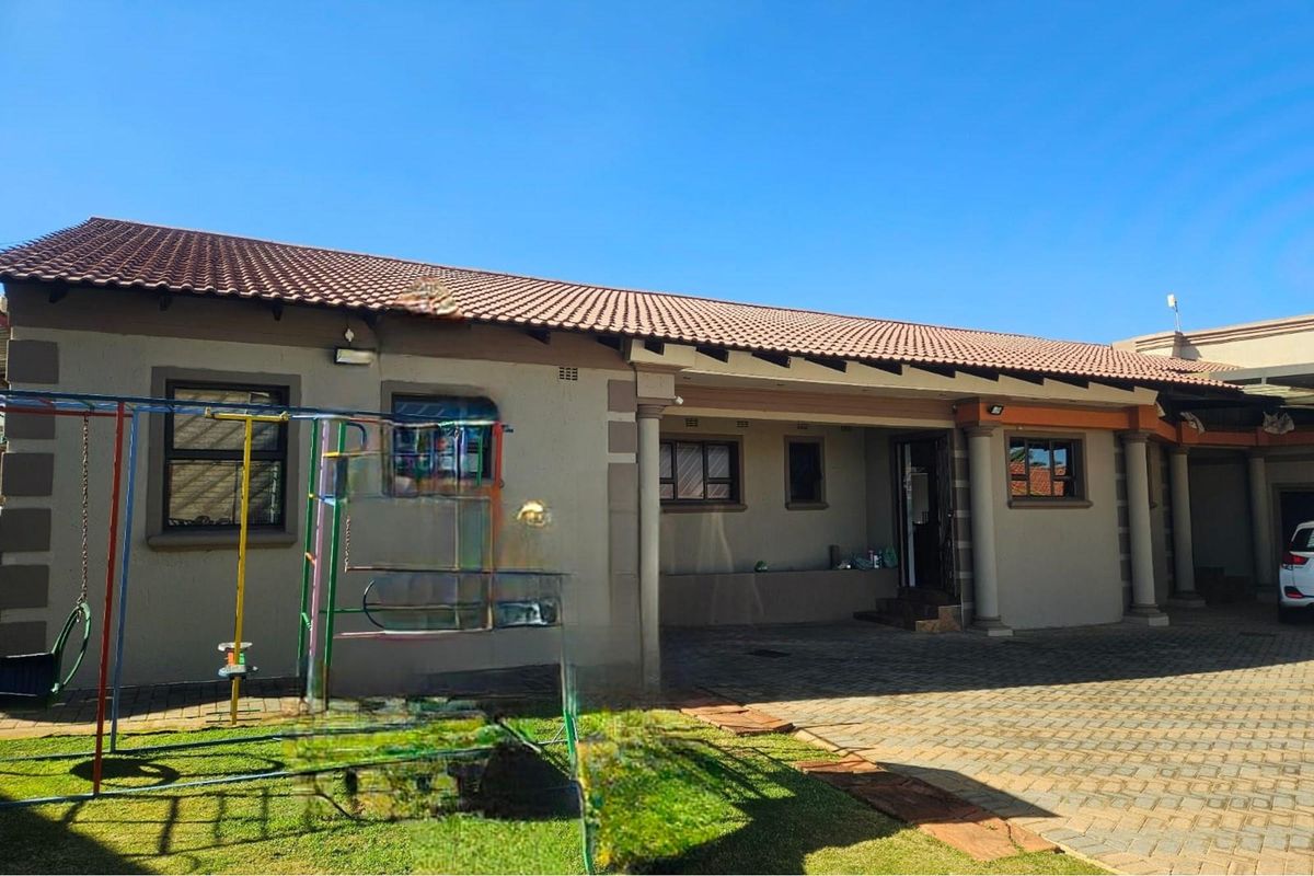 Endearing Elegance With Law Maintenance Appeal - Photo 2