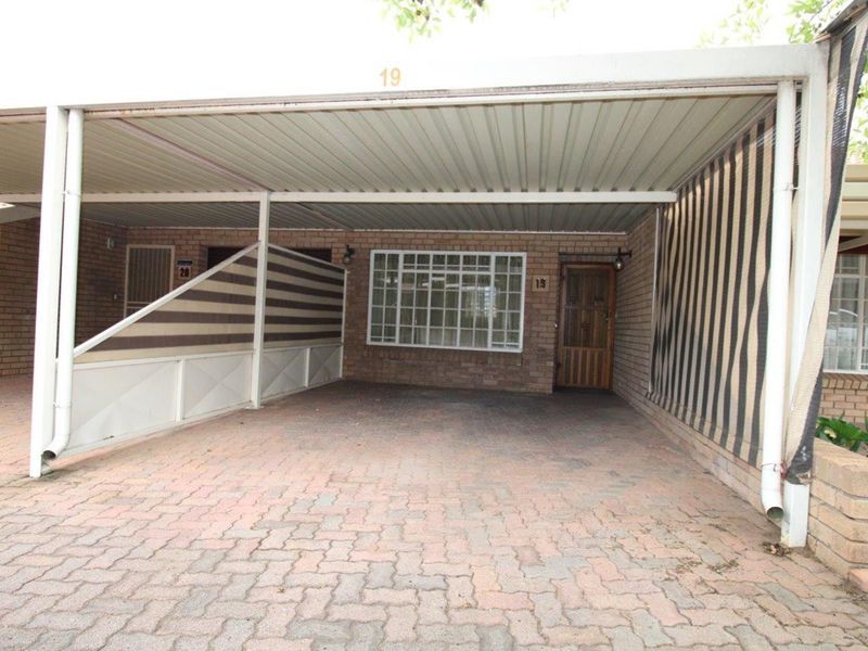 Renaissance Retirement Village - 2 to 3 Bedroom townhouse in retirement village - Photo 4