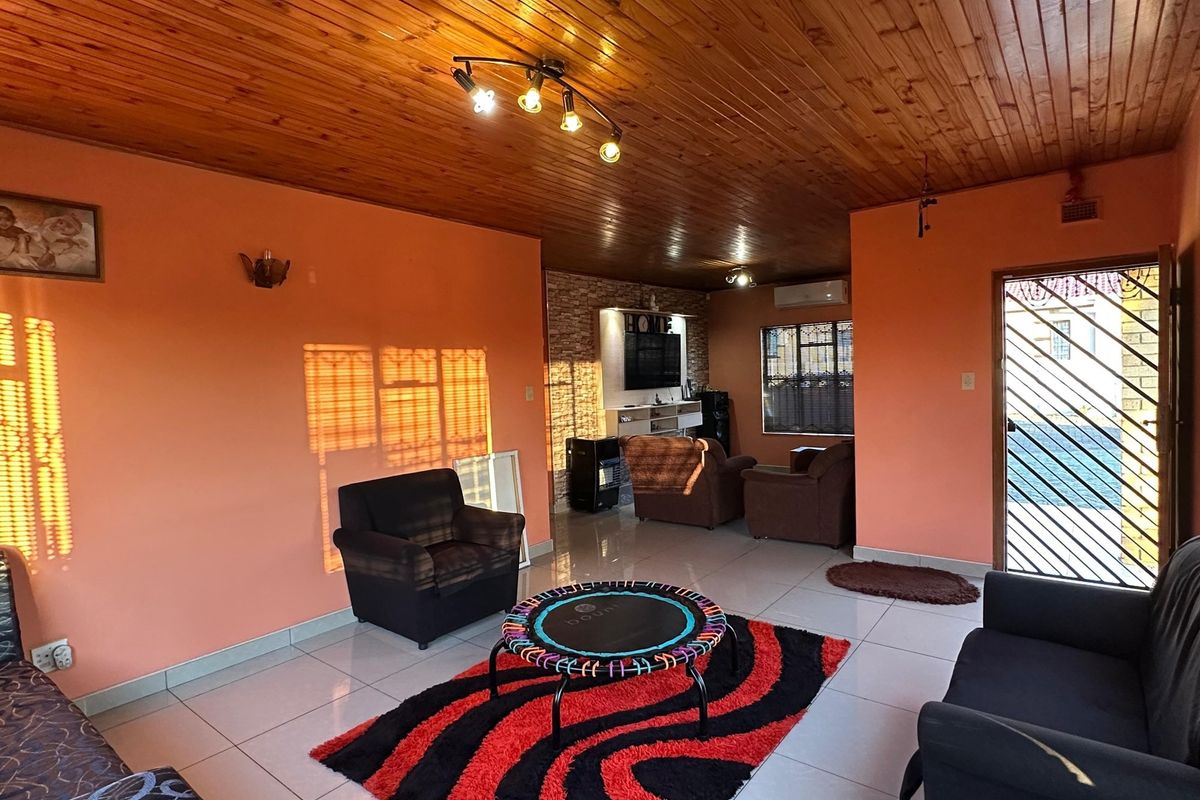 Modern Comfort in Richview - Photo 3