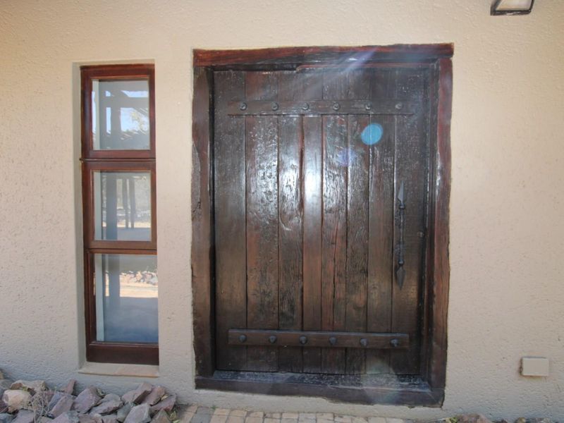 Exquisite Five-Bedroom Lodge at Zebula Golf Estate - Photo 9