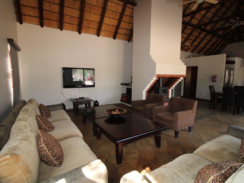 Exquisite Five-Bedroom Lodge at Zebula Golf Estate - Photo 10